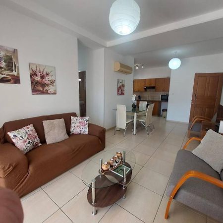 Sunny 2 Bedroom Larnaca Center 外观 照片