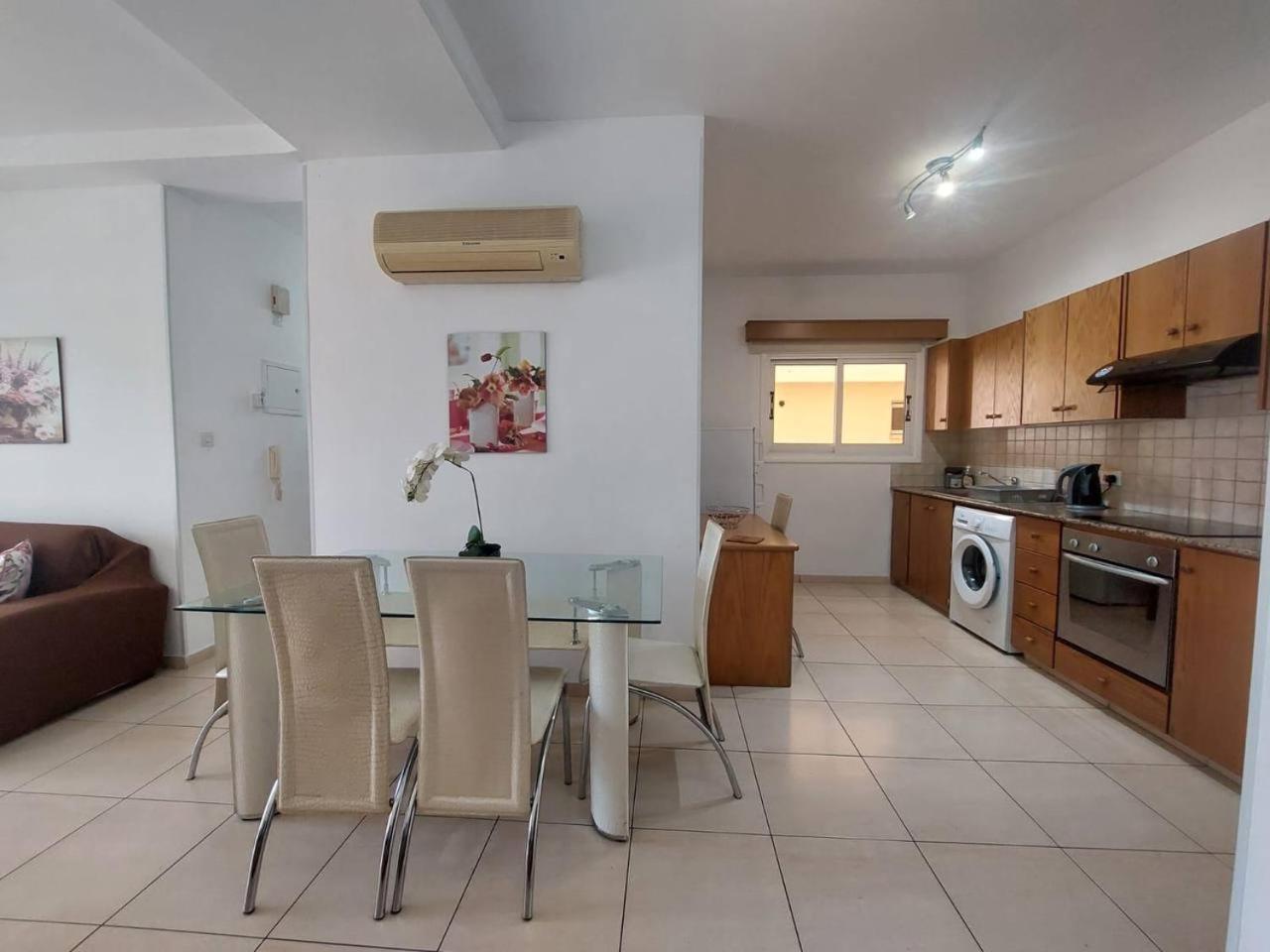 Sunny 2 Bedroom Larnaca Center 外观 照片