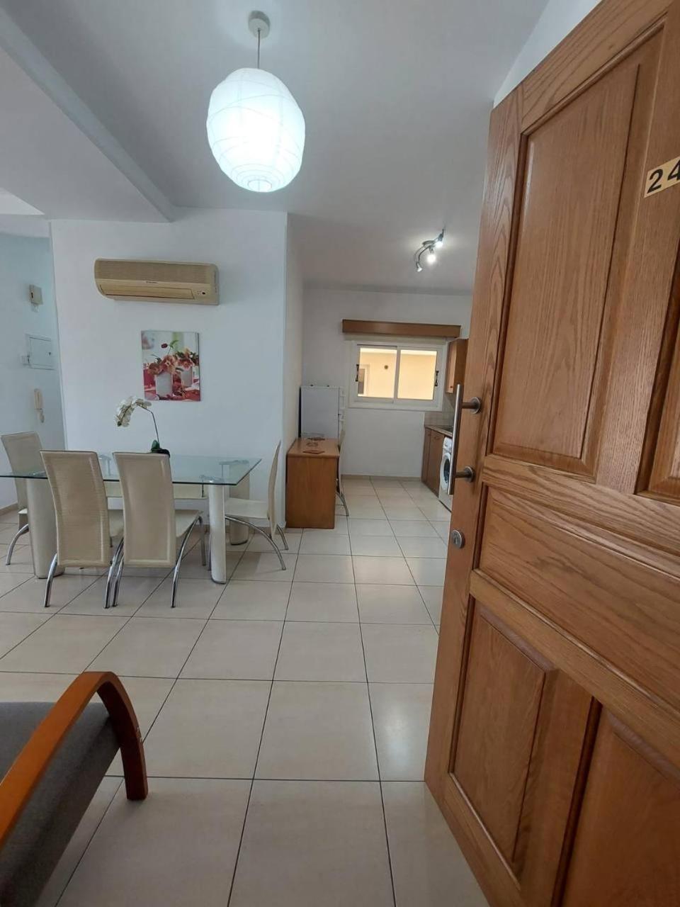 Sunny 2 Bedroom Larnaca Center 外观 照片
